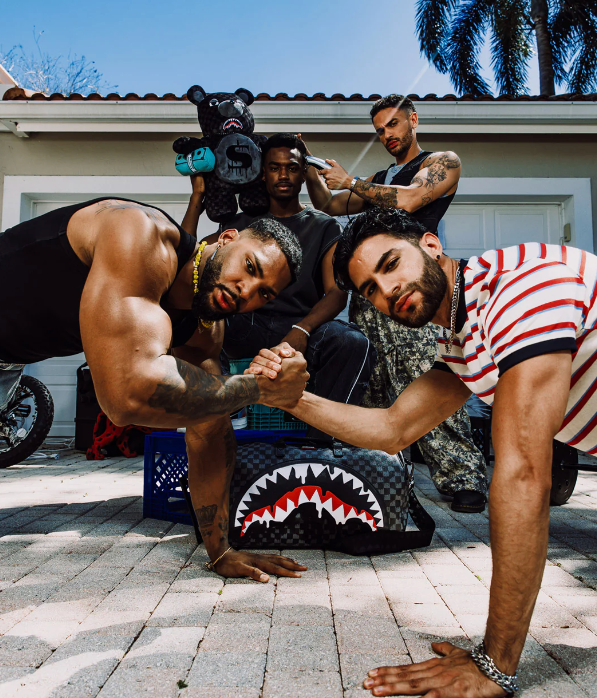【SPRAYGROUND】【在庫限り！】THUNDERDRIPショルダーバッグ SHARKS IN PARIS THUNDERDRIP SAVVY CROSSBODY – SPRAYGROUND®