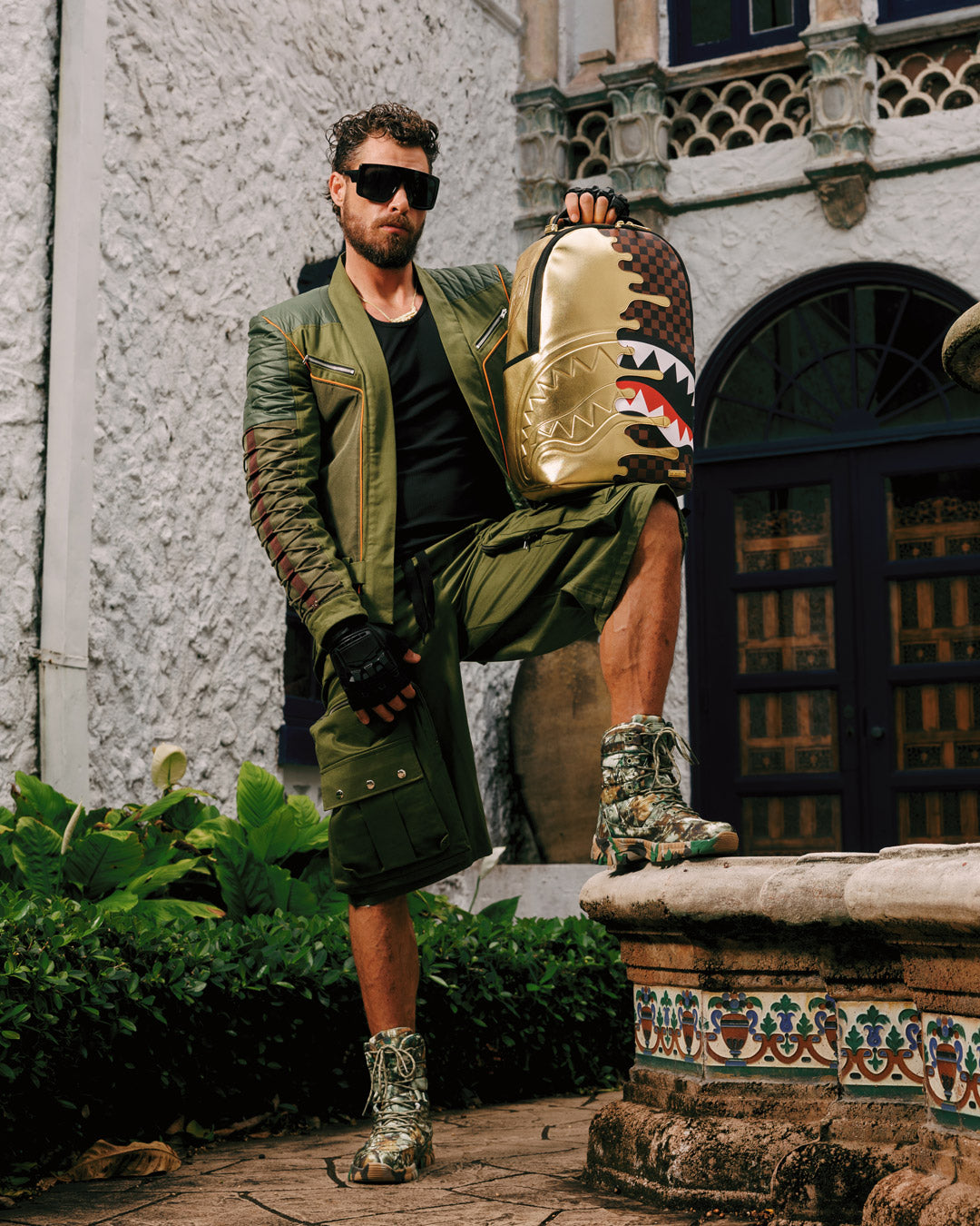 SPRAYGROUND シャーク ボストン 限定 再販なし 旅行 金タグ GOLDEN DYNASTY BACKPACK – SPRAYGROUND®