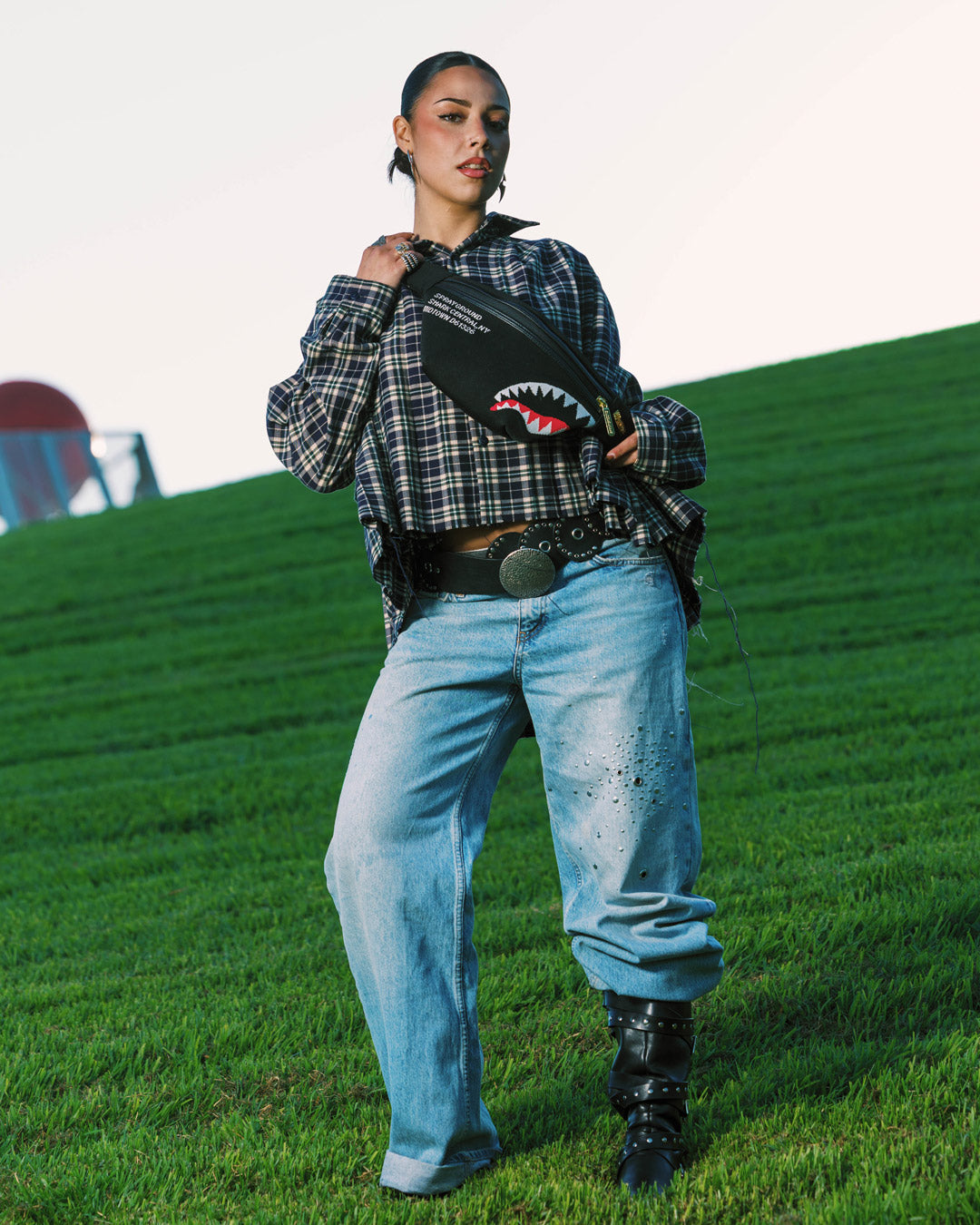 SHARK CENTRAL AEROFLEX SAVVY CROSSBODY – SPRAYGROUND®