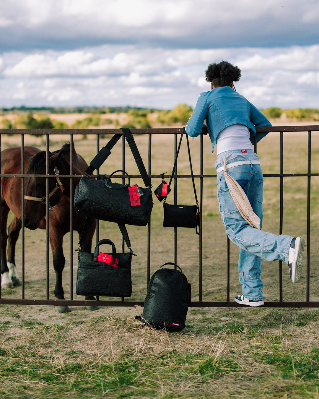 HYPERDIMENSIONAL CROSSOVER CLUTCH – SPRAYGROUND®