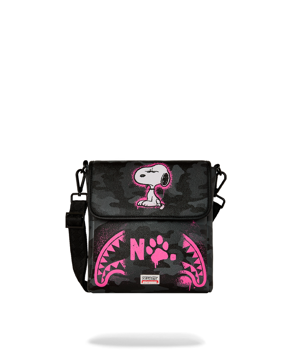 sprayground/スヌーピーメッセンジャースリングショルダーバッグ 新品 SNOOPY THAT'S A NO NO MESSENGER SLING – SPRAYGROUND®