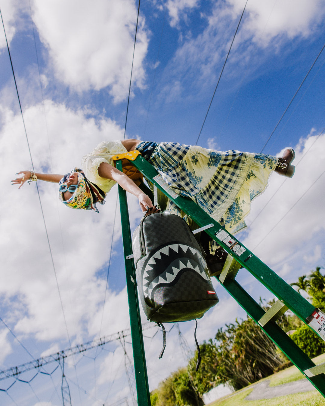 【SPRAYGROUND】LIGHTS OUT SHARKS IN PARIS バックパック LIGHTS OUT SHARKS IN PARIS BACKPACK – SPRAYGROUND®