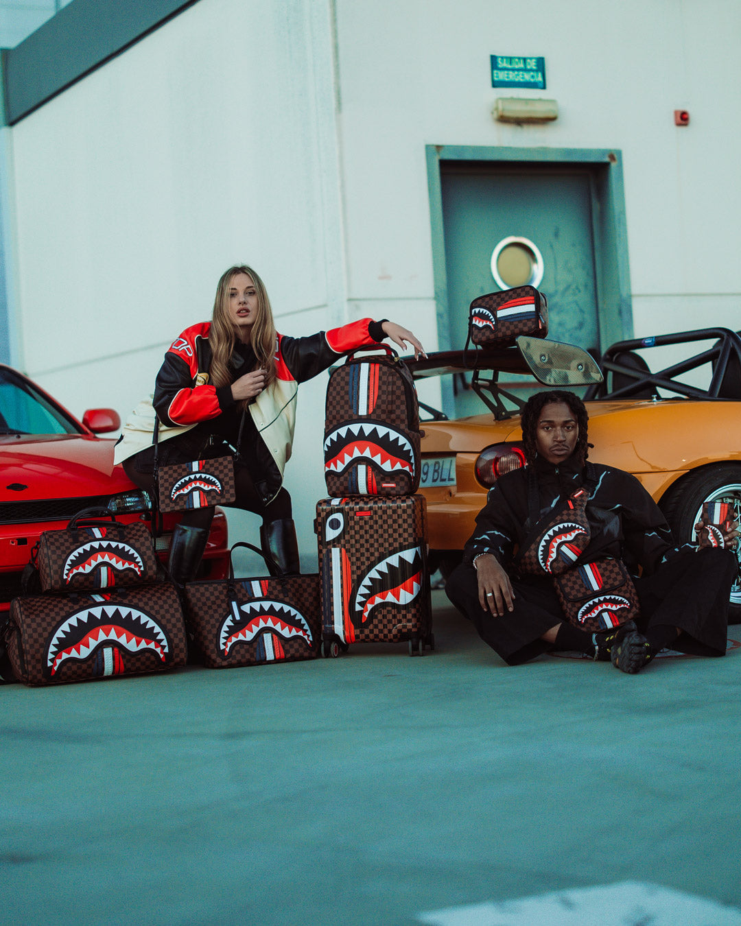 SHARKS IN PARIS GT CROSSOVER CLUTCH – SPRAYGROUND®