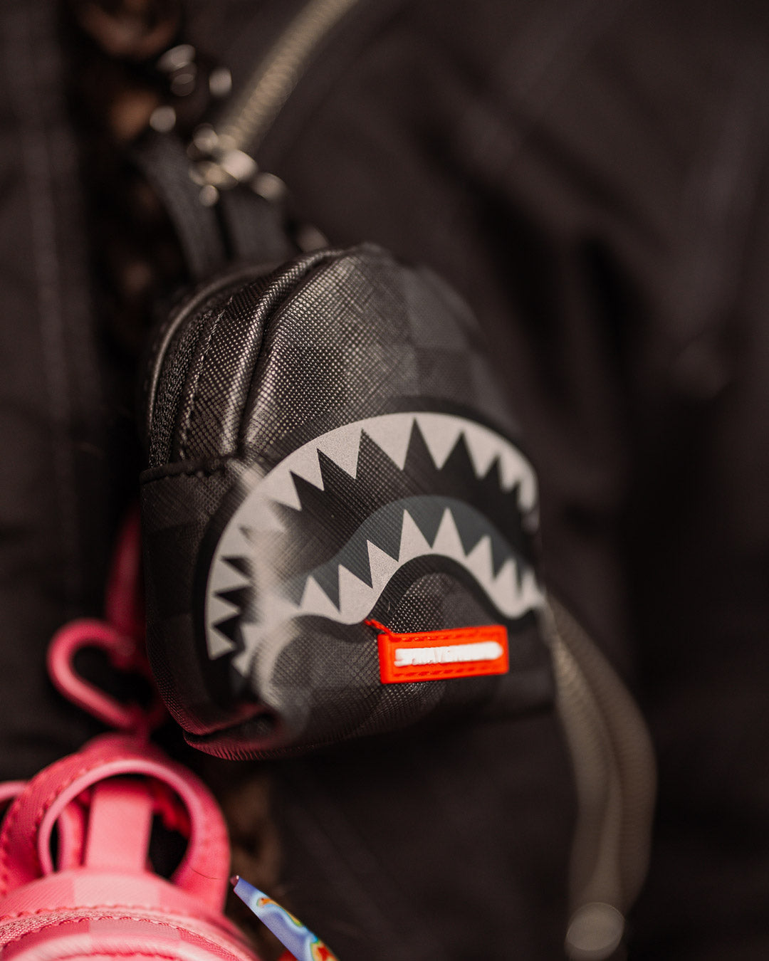 【SPRAYGROUND】LIGHTS OUT SHARKS IN PARIS バックパック Sprayground LIGHTS OUT SHARKS IN PARIS BACKPACK