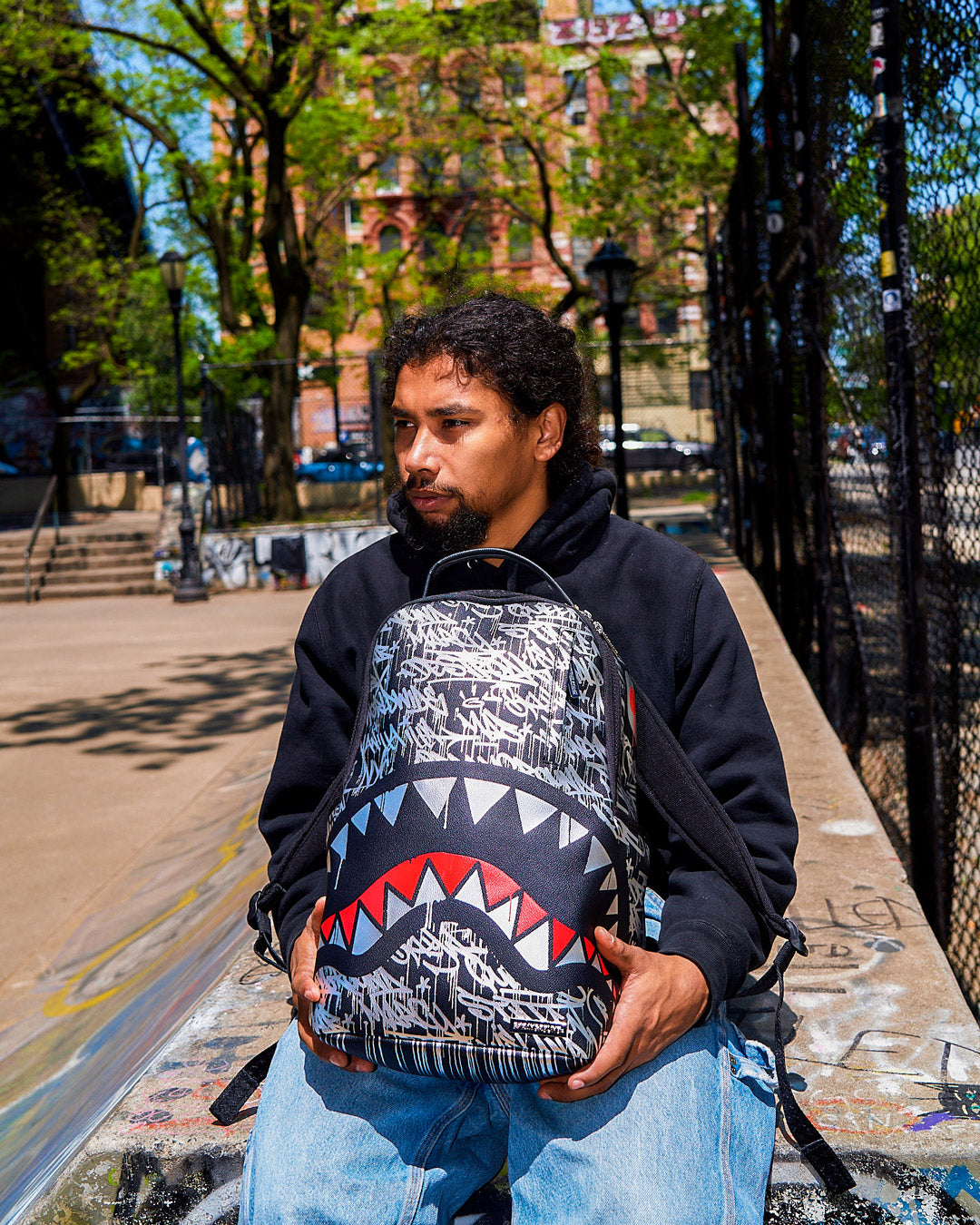 未使用タグ付き SPRAYGROUND シルバー リュック SPRAYGROUND (スプレイグラウンド) メタリックシャーク バックパック