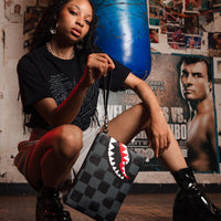 SPRAYGROUND® POUCHETTE SHARKS IN PARIS VANQUISH II CROSSOVER CLUTCH