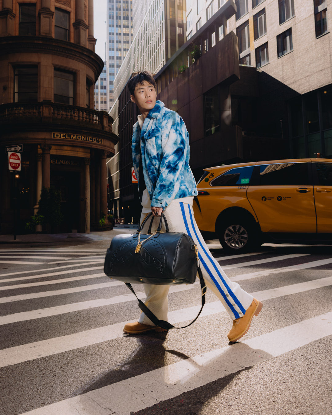 SPRAYGROUND® DUFFLE SHARK CENTRAL GOLD TAG DUFFLE