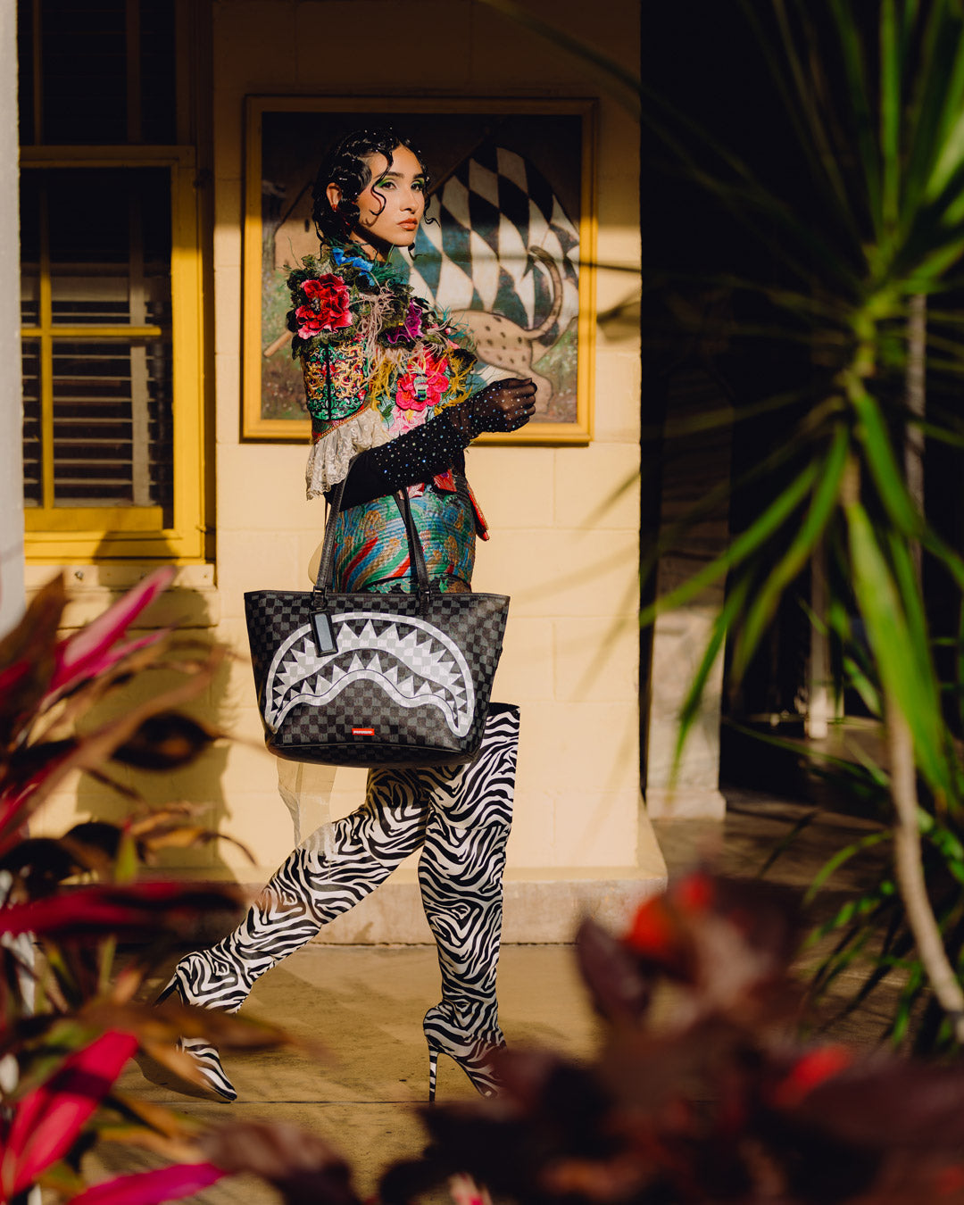 SPRAYGROUND® TOTE BLACK AND WHITE DRIP CHECK SHARK TOTE