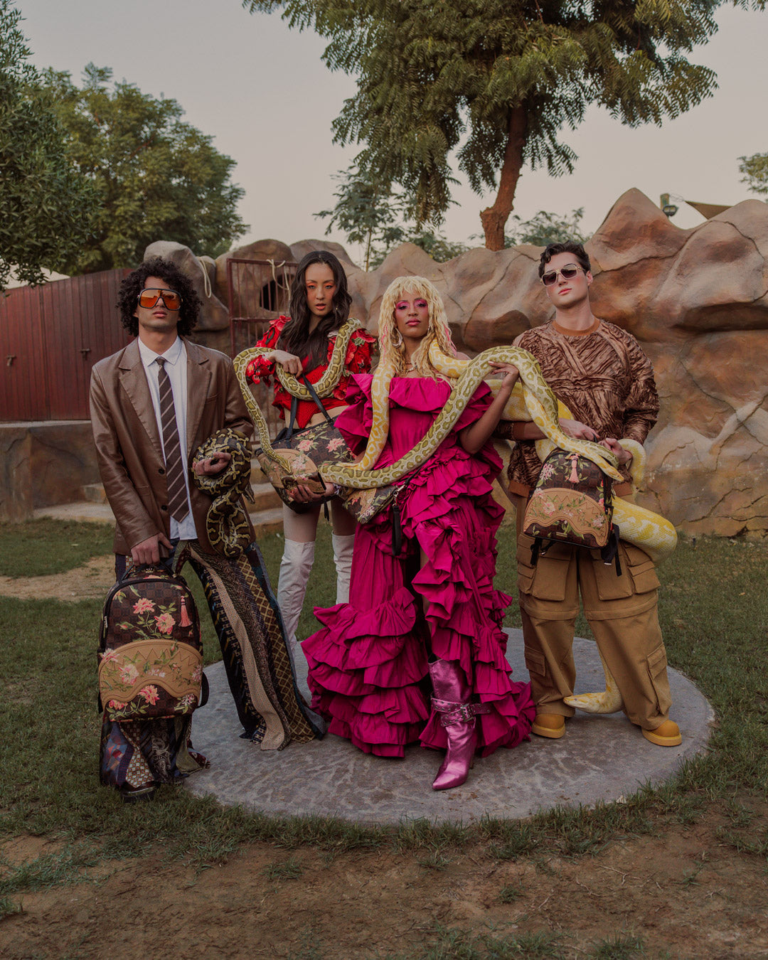 SPRAYGROUND® POUCHETTE AI HENNY FLORAL CROSSOVER CLUTCH