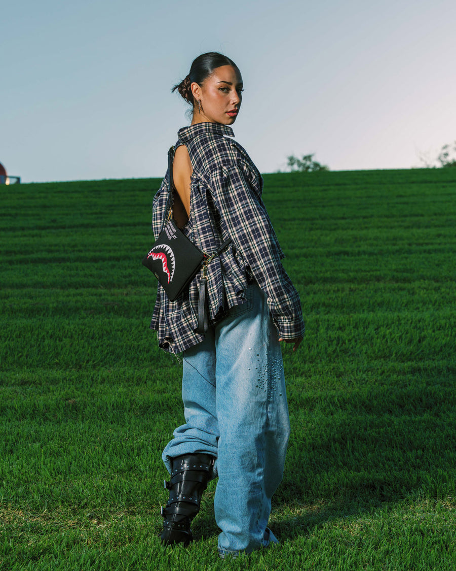 SPRAYGROUND® POUCHETTE SHARK CENTRAL KNIT CROSSOVER CLUTCH