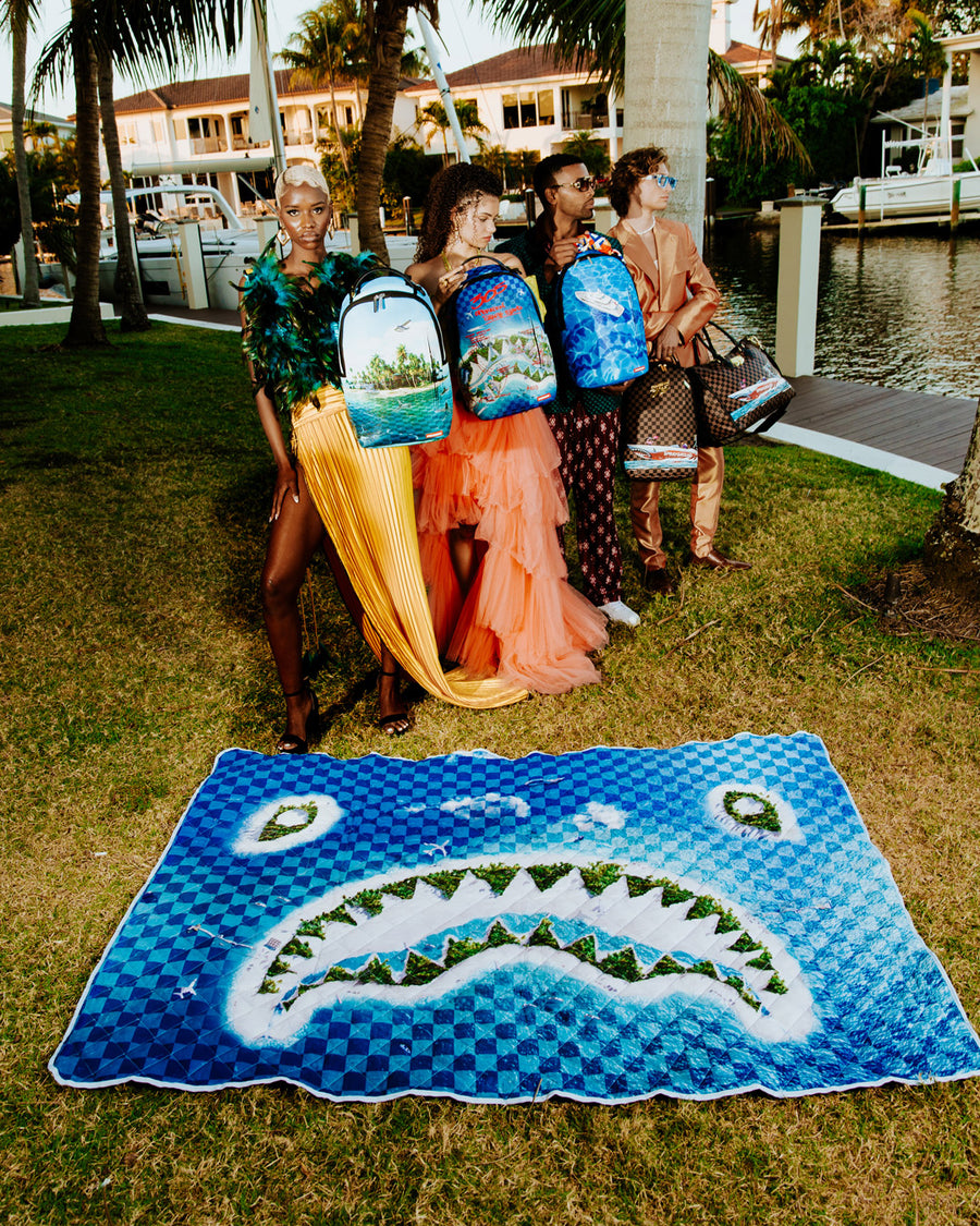 SPRAYGROUND® TOTE SHARK ISLAND PACKABLE BEACH MAT BLANKET WATER RESISTANT CONVERTIBLE TOTE