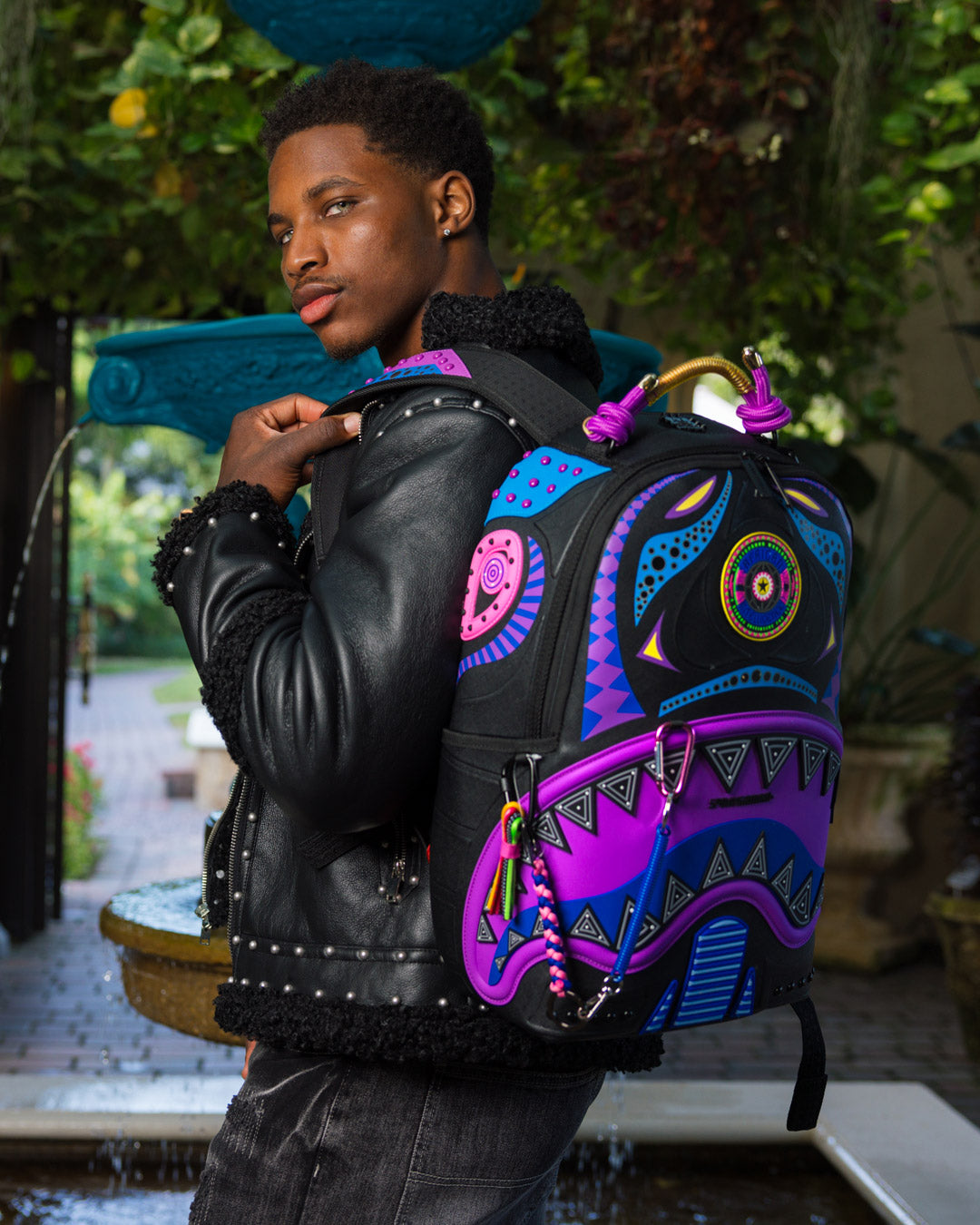https://www.sprayground.com/cdn/shop/files/B6811_3_1_1100x.jpg?v=1733507754