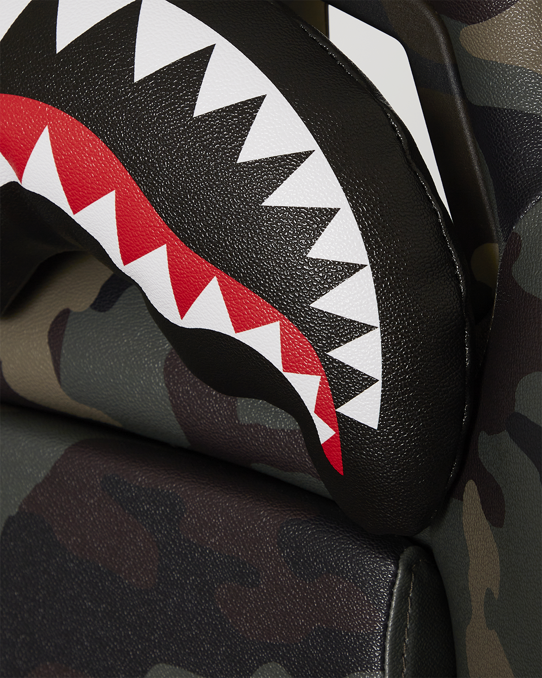 SPRAYGROUND® GAMING CHAIR CAMO SHARK GAMING CHAIR