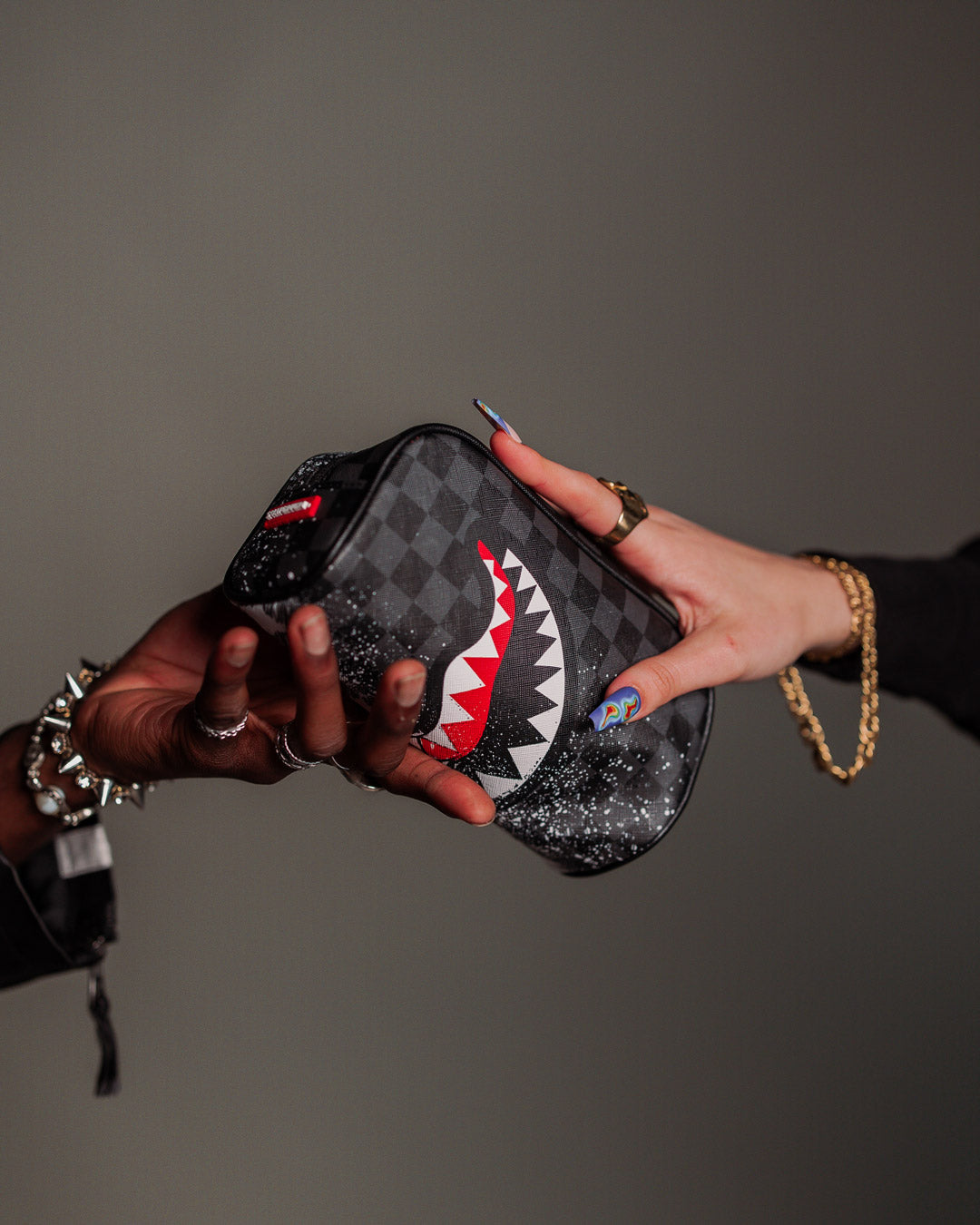 SPRAYGROUND® POUCH SCRIBBLE DRIBBLE CHECK POUCH