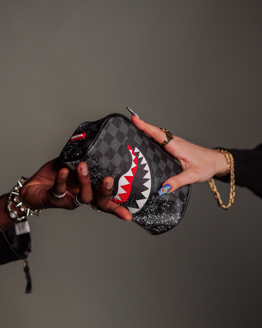 SPRAYGROUND® POUCH SCRIBBLE DRIBBLE CHECK POUCH