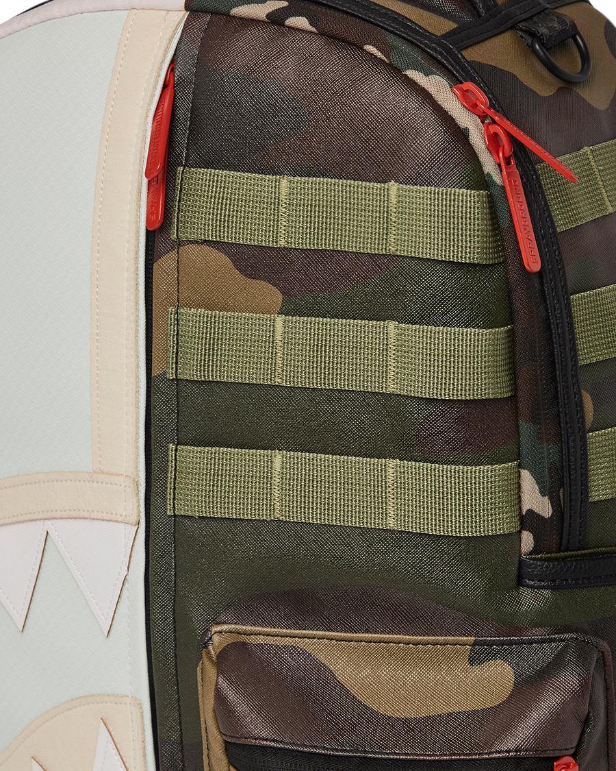 SPRAYGROUND® BACKPACK SPLIT WEIRD BACKPACK (DLXV)