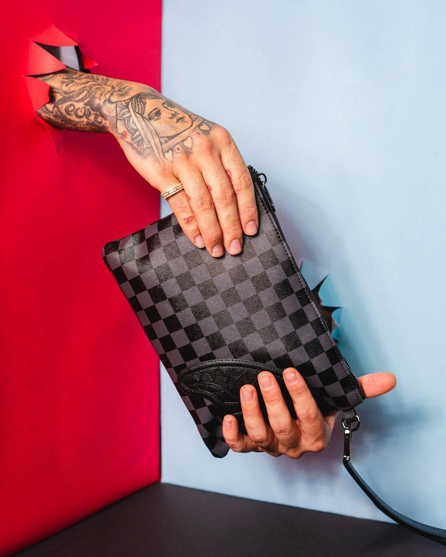SPRAYGROUND® POUCHETTE HENNY BLACK CROSSOVER CLUTCH