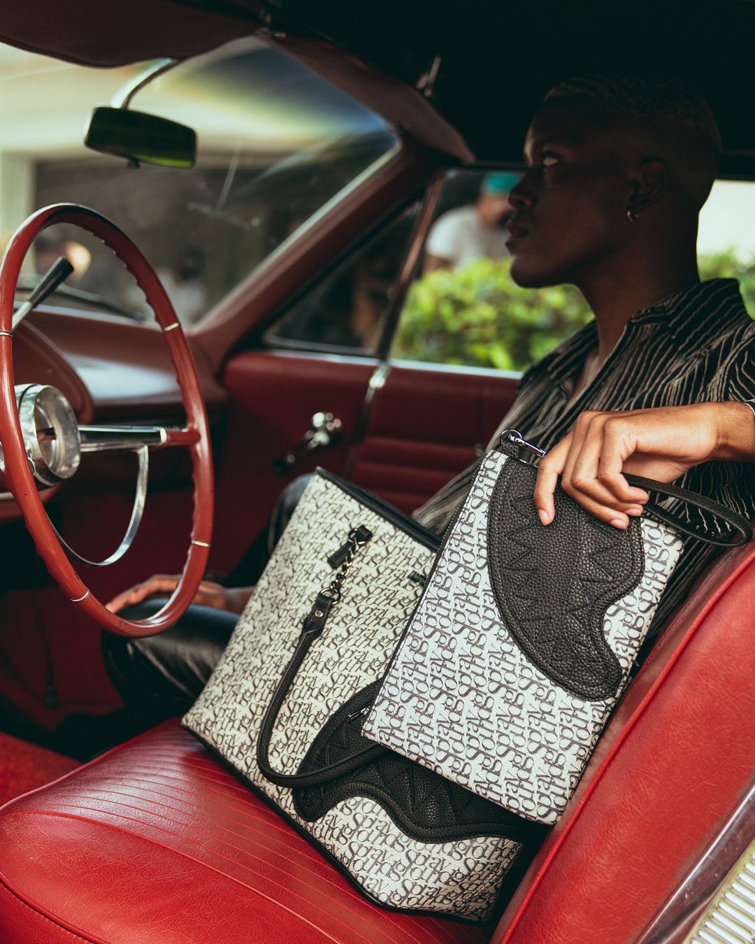 SPRAYGROUND® POUCHETTE SG ALL DAY CROSSOVER CLUTCH
