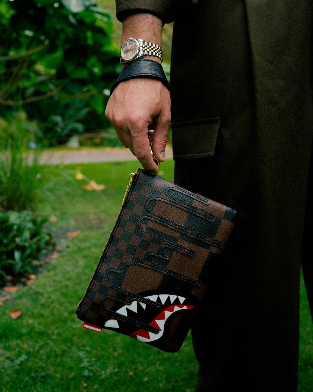 SPRAYGROUND CLUTCH BAG SHARK IN PARIS Unisex Marrone