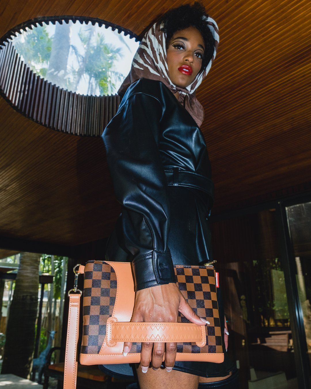 SPRAYGROUND® POUCHETTE HENNY AIR TO THE THRONE CROSSOVER CLUTCH