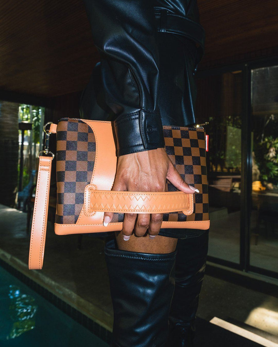 SPRAYGROUND® POUCHETTE HENNY AIR TO THE THRONE CROSSOVER CLUTCH
