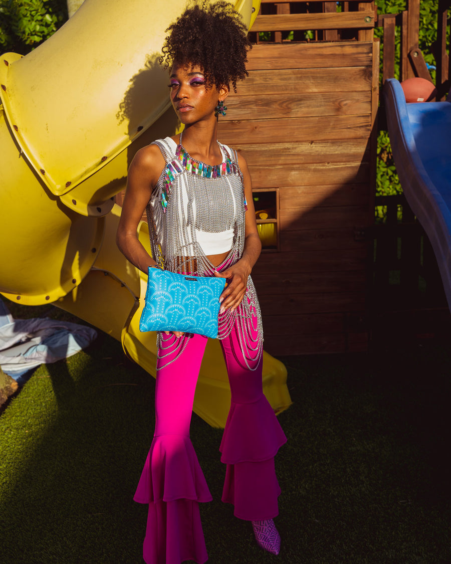 SPRAYGROUND® POUCHETTE ILLUCHAINS TURQ CROSSOVER CLUTCH