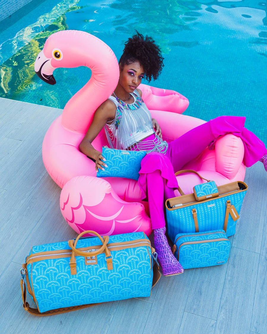 SPRAYGROUND® POUCHETTE ILLUCHAINS TURQ CROSSOVER CLUTCH
