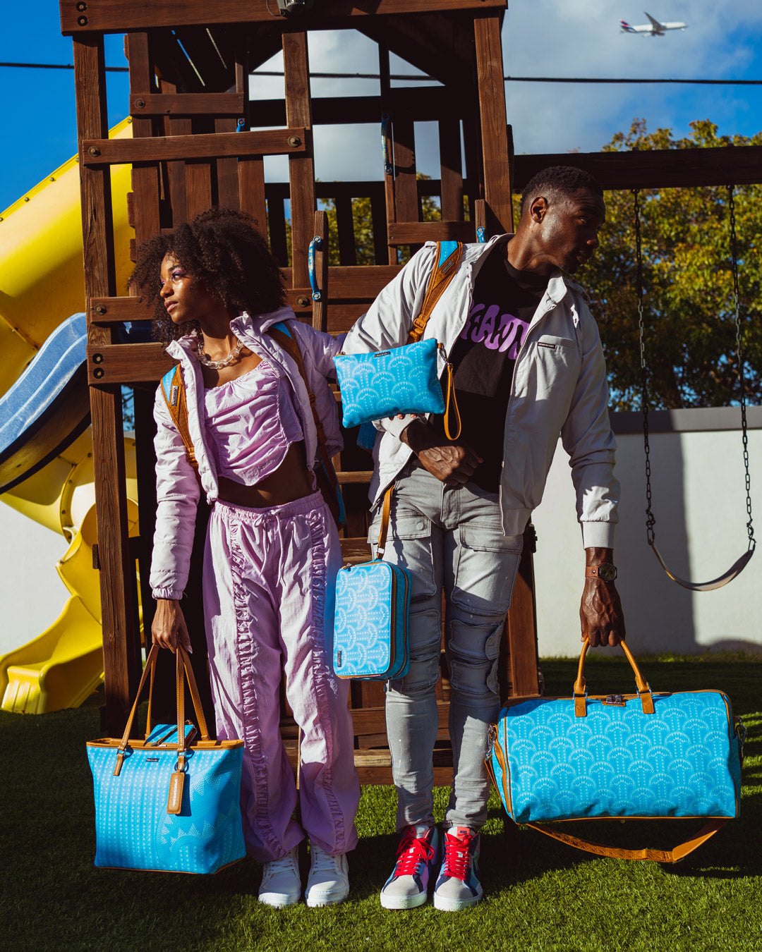 SPRAYGROUND® POUCHETTE ILLUCHAINS TURQ CROSSOVER CLUTCH