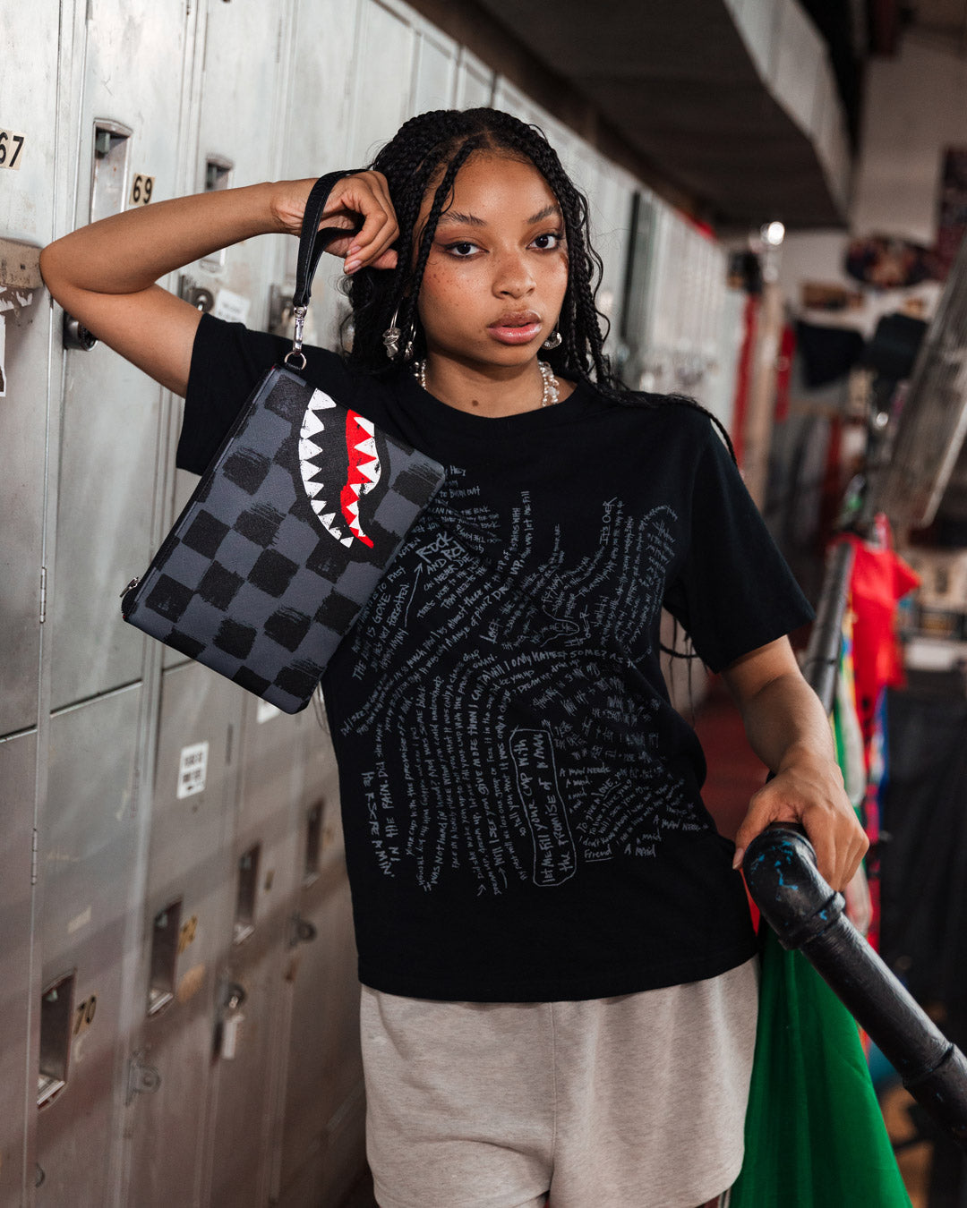 SPRAYGROUND® POUCHETTE SHARKS IN PARIS VANQUISH II CROSSOVER CLUTCH