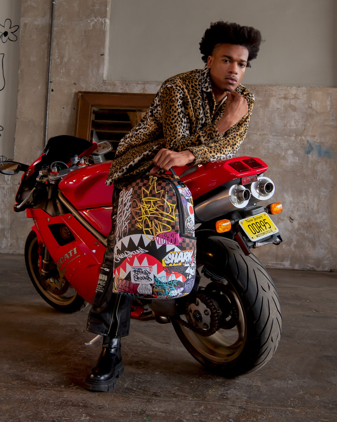 SHARKS IN PARIS THE RIZZ BACKPACK (DLXV) – SPRAYGROUND®