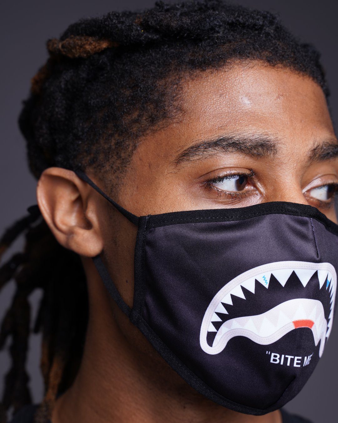 SPRAYGROUND® FASHION MASK BITE ME SHARK (BLK) POLYESTER FACE MASK